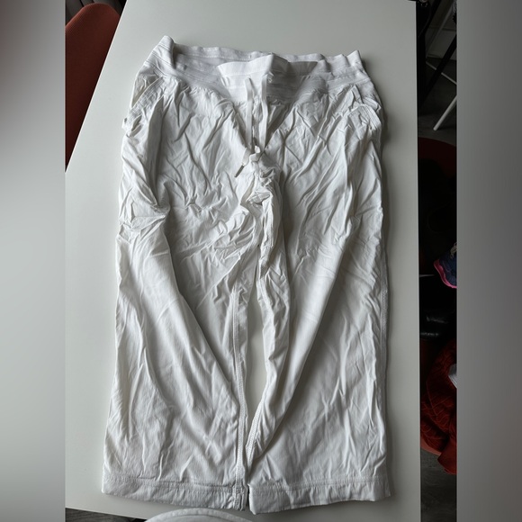 Lined white womens lululemon cropped joggers size 12 - Picture 1 of 4